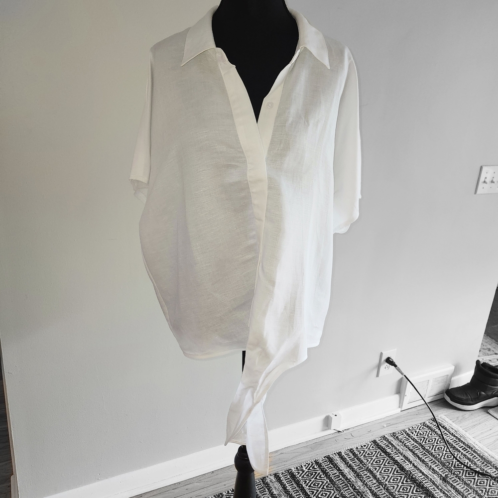NWT INC International Concepts White Blouse with tie front